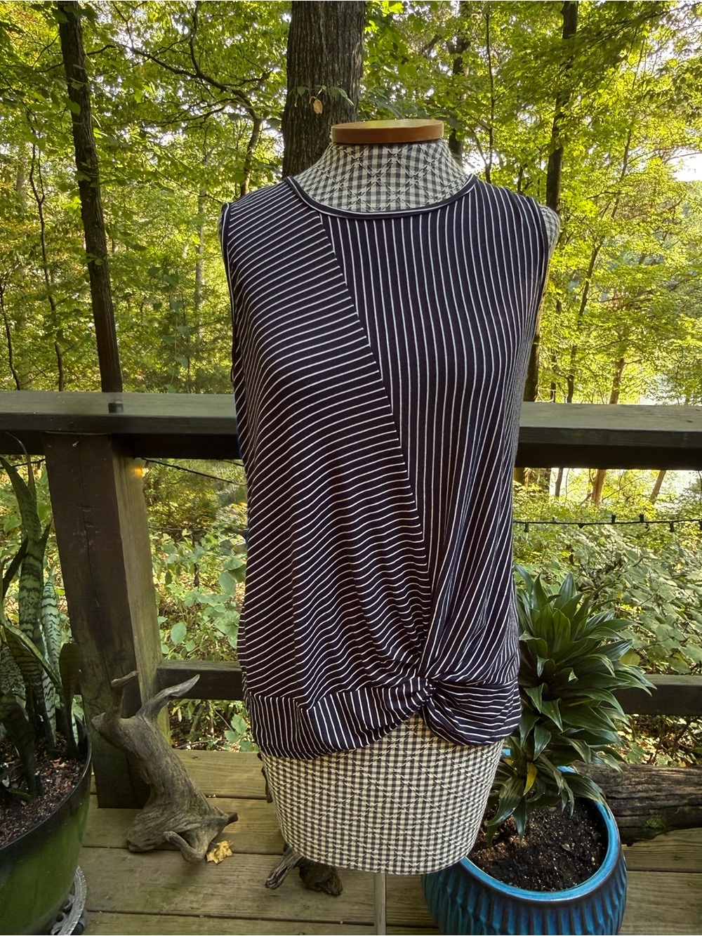 Women’s Medium Black White Striped Twist Knot Tank Top Asymmetrical Sleeveless